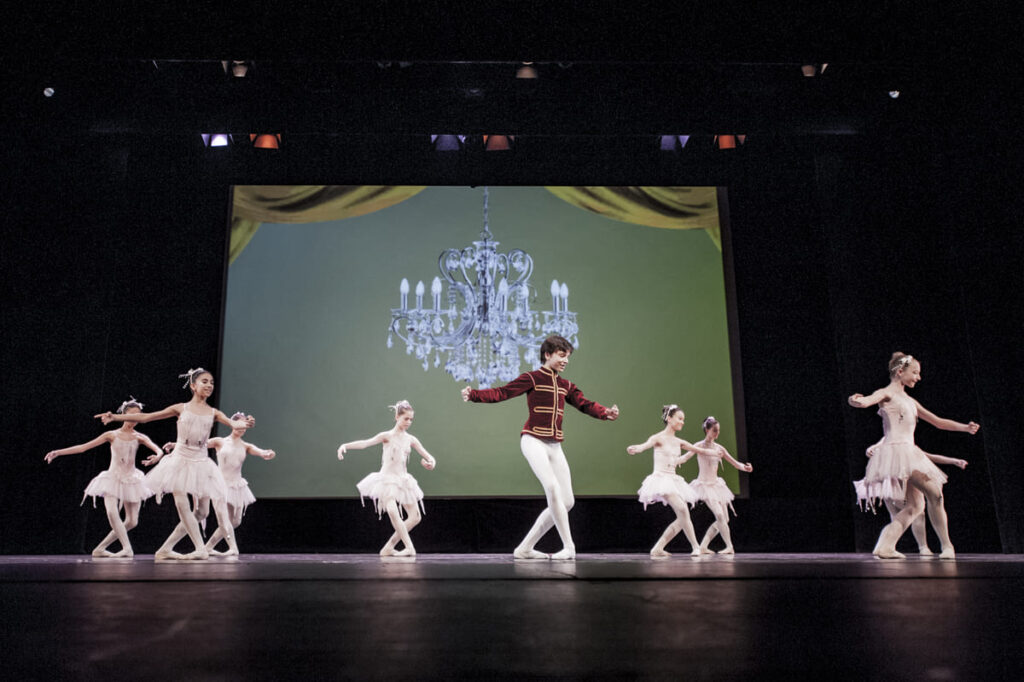 Muestra de danza clásica en el teatro