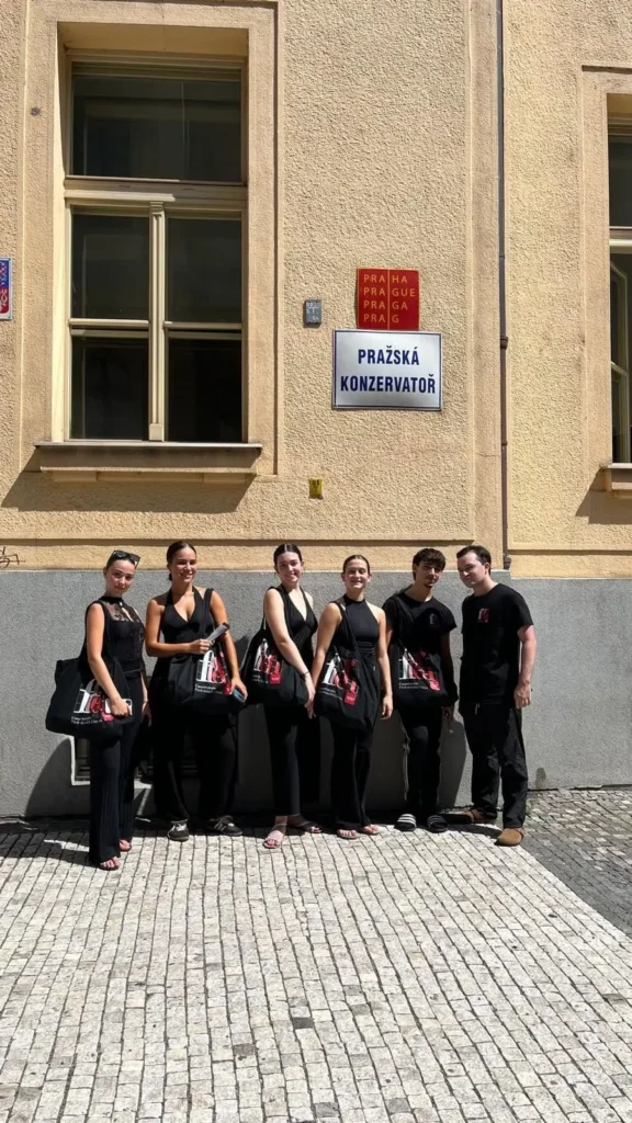 Alumnado de Danza Española del C.P.D. Fortea en la gala del Conservatorio de Danza de Praga